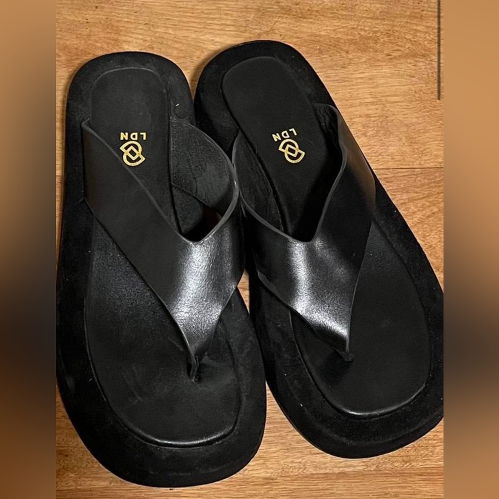 Ducie London chunky leather/suede flip flops | The Row